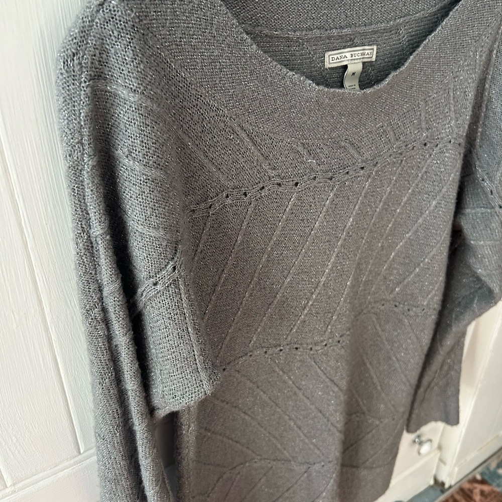 EUC Women's Sweater by Dana Buckman w/Textured Feel Long Sleeve & Cuff Detail